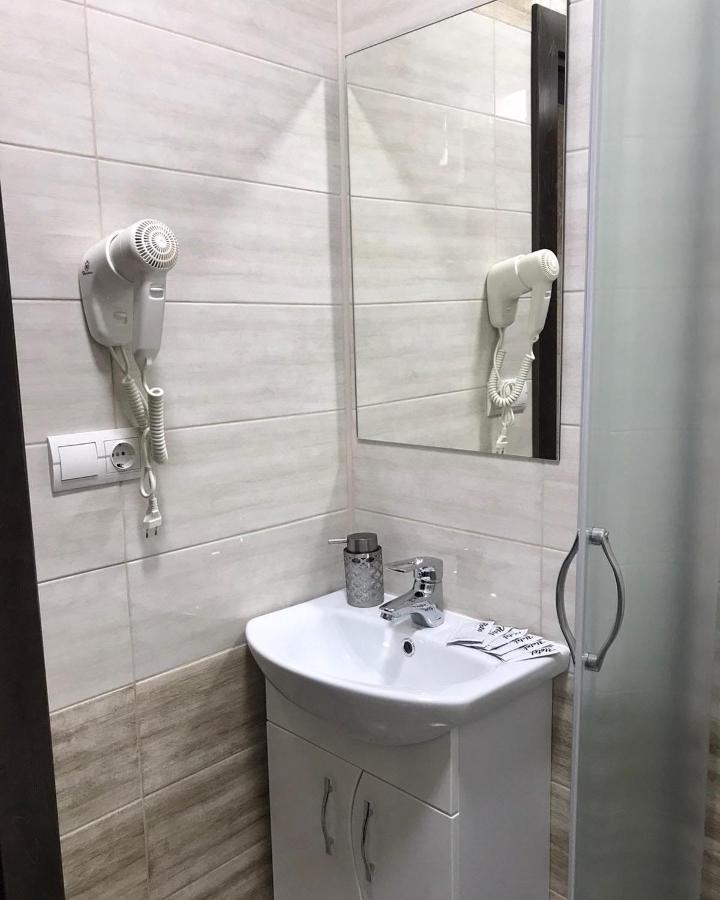 Gray Hotel Vynohradiv Eksteriør bilde